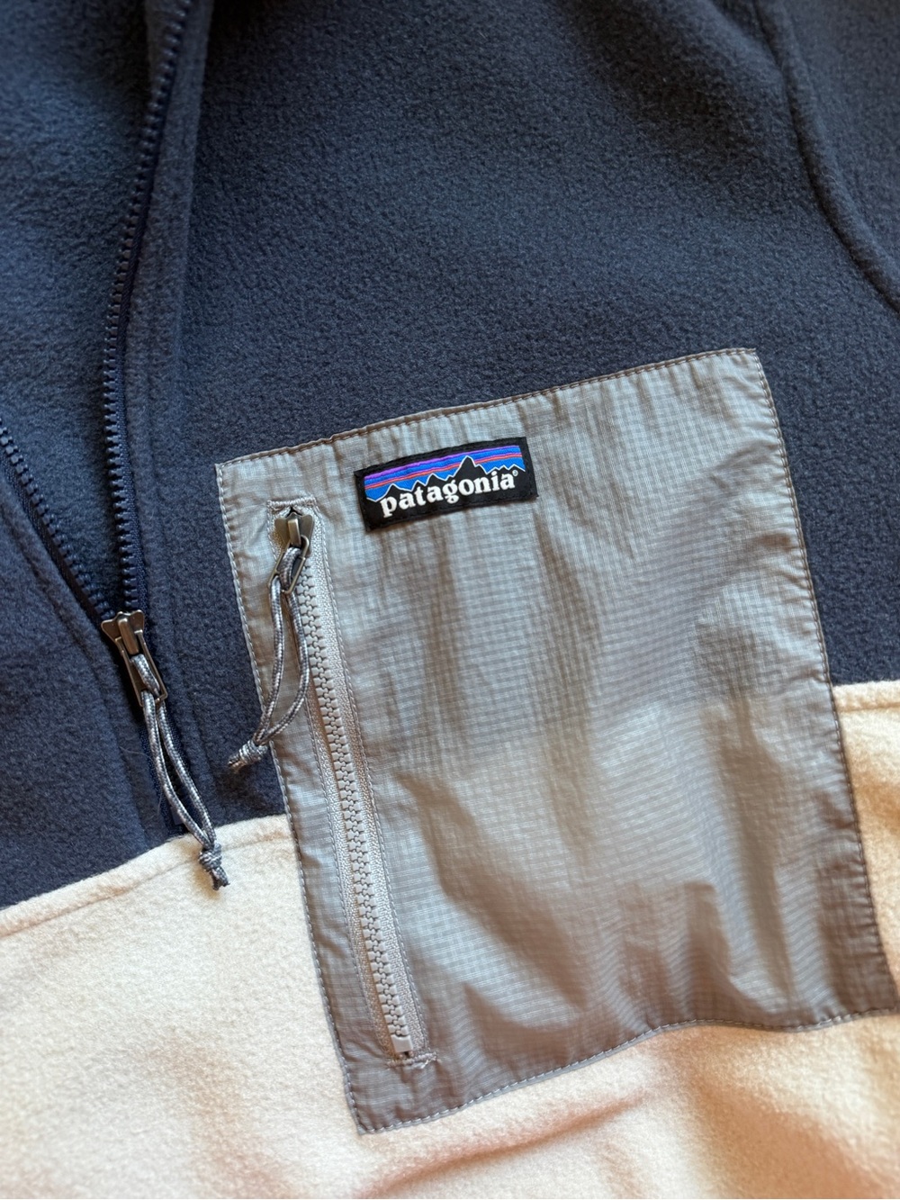 Patagonia Men’s Microdini Two-Tone Fleece Pullover - Navy & Cream - Picture 3 of 4